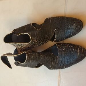 Elegant Black Textured Women's Shoes